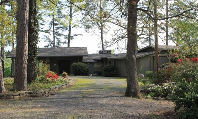 Mid America House | Dogwood Point Lake House on Lake Hamilton