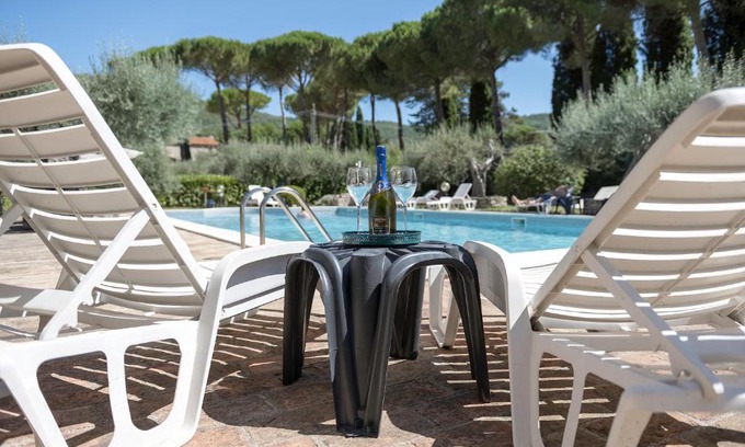 Passignano sul Trasimeno Apartment | Dolce Far Niente Apartment with pool & parking