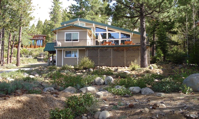 Lake Forest House | Dollar Point - Across Street from Lake - Great Family Retreat