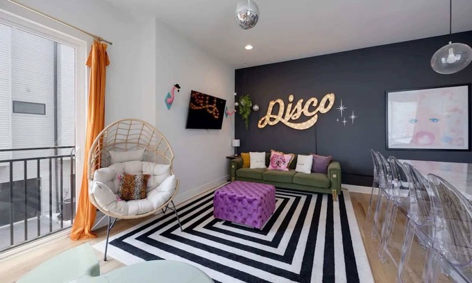 Nashville House | Dolly’s Disco – Stylish 2 BDR