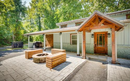 Caton Villa | Dollys Getaway