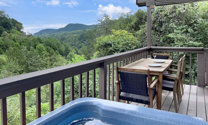 Sevierville Cabin | Dollywood 1 mi! Mountain View! Hot Tub, Fire Pit, King Suites, Arcade, Dogs OK!