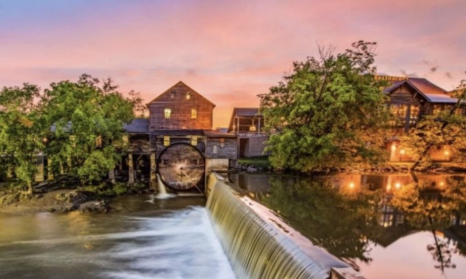 Pigeon Forge Cabin | Dollywood Fireworks View! Walk to Dollywood! Private Pool Spa Gym Sauna Arcade