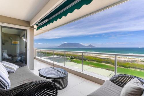 Bloubergstrand Apartment | Dolphin Beach Penthouse