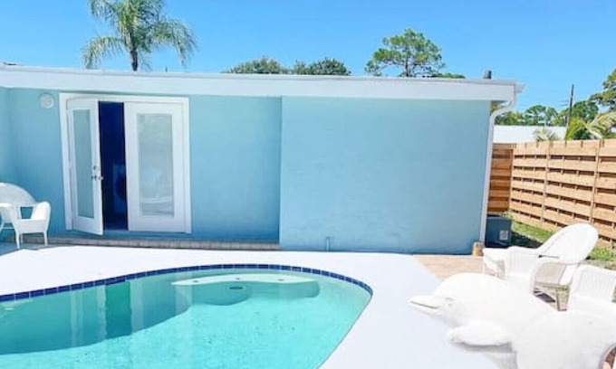 Grove City House | Dolphin Inn near Englewood & Boca Grande Beaches