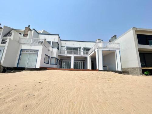 Walvis Bay Villa | Dolphinbeach Seafront Villa