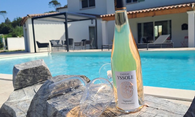 Cabasse House | Domaine Chateau Yssole, Cadre Idyllique au Milieu des Vignes