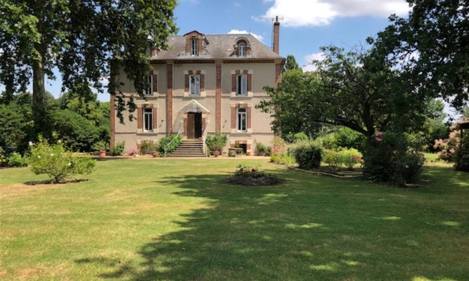 Saint-Jean-Froidmentel Bed & Breakfast | Domaine Des Trois Chênes