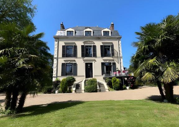 Saint-Pavace House | Domaine de la Belvaudière - 22 Pers - Piscine - Luxe -Rêve au Mans
