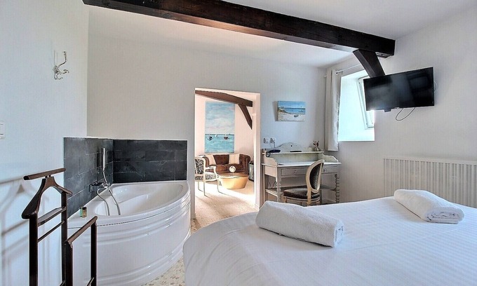 Missillac Hotel | Domaine de La Briandais, a place of electromagnetic sobriety