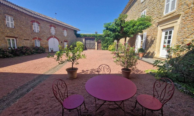 Denice Bed & Breakfast | DOMAINE DES FRANCHISES Bed and Breakfast - Beaujolais Pierres dorées