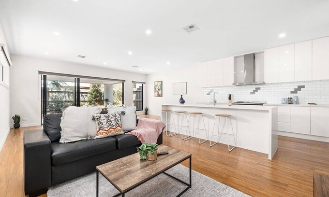 Clayton South Apartment | Domi Rentals - The Rayhur Residence
