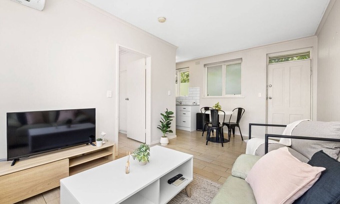Balaclava Apartment | Domi Rentals - The Carlisle Apartments