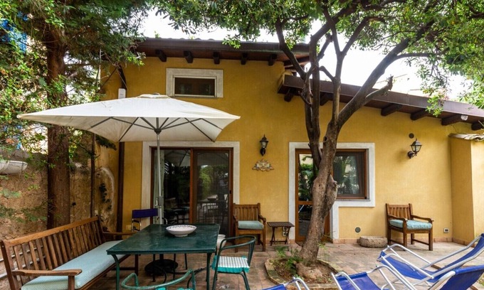 Mondello Cottage | Domus Sicily - Saffron Cottage - 50 m from Mondello's Beach