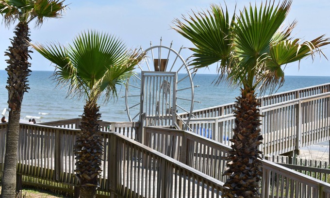 Galveston Condo | Don't Cross Seawall to Get to the Beach!