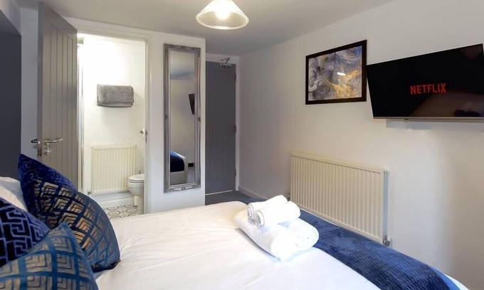 Castle Donington Apartment | Donington Cottage En-Suite Bedroom 1