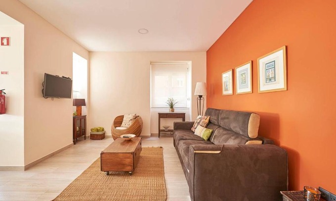 Sao Joao de Deus Apartment | Doormans House city center by Homeful Homes