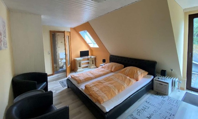 Butjadingen Cottage | Doppelzimmer mit Balkon - Pension "zum Leuchtfeuer"
