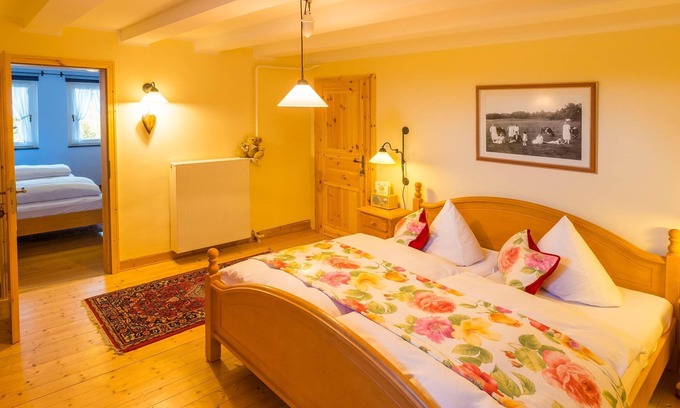 Wiehl Apartment | Doppelzimmer Mond mit WC und Dusche