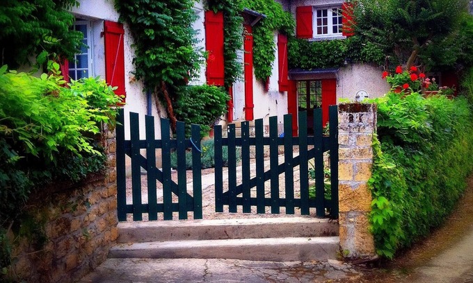 Mauzac-et-Grand-Castang House | Dordogne riverfront house and garden