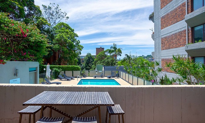 Double Bay Apartment | Double Bay three-bedroom apartment with pool