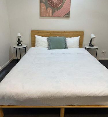 Gregory Hills House | Double Bed Room with Ensuite Bath-Peaceful location