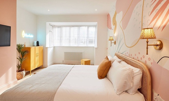 South Cliff Apartment | Double Cabana Room Street View