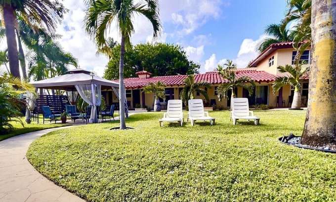 Coral Ridge Condo | Double Queen Suite-1M walk to the Central Beach-RELAX in the ❤️ of Ft. Lauderdale