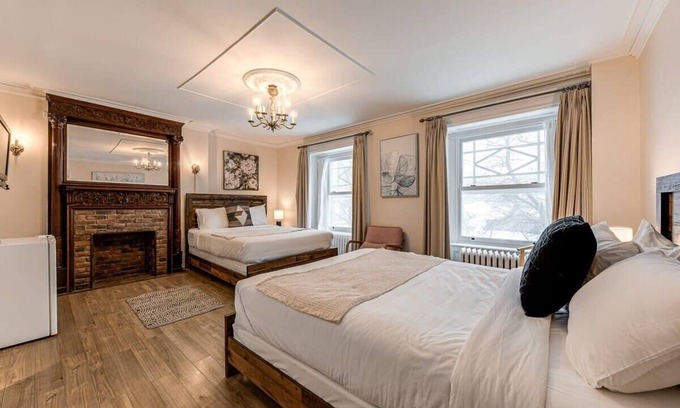 Vieux-Quebec-Cap-Blanc-colline Parlementaire Hotel | Double Room #7 Summar