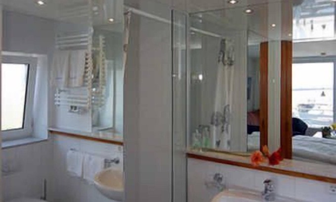 Helgoland House | Double room. Balcony. Lake view - House Hanseat