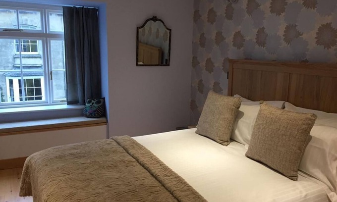 Glastonbury Bed & Breakfast | Double room-Ensuite with Bath-The Snowy Owl