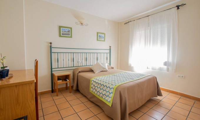 Marbella City Centre Hotel | Double room-Ensuite with Shower-Courtyard view-CM