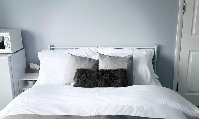 Seven Kings House | Double room in London, close to amenities and access to efficient transport!