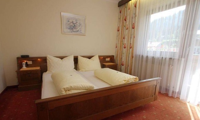 Waidring House | Double room with bath/shower, WC - Hotel-Pension Gschwentner