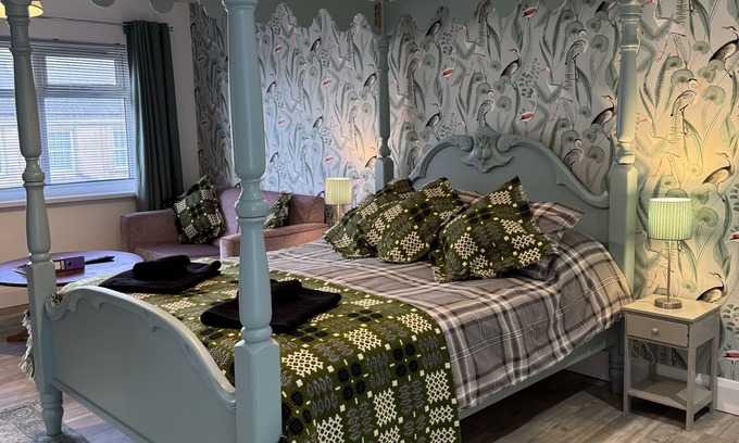 Aberporth Apartment | Double Serviced Room