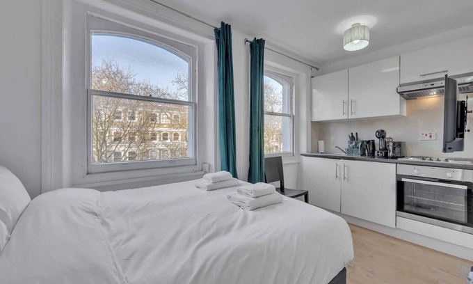 Brompton & Hans Town Apartment | Double Studio Apartment next to Harrods