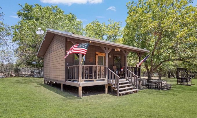Bandera Cabin | Double U Barr Ranch Texan Cabin