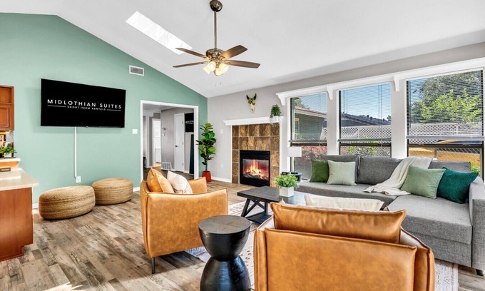Irving House | Double Unit, Game Room, Mins to DFW & DAL | TMD