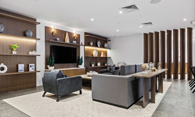 Queens Hotel | DoubleTree by Hilton New York JFK Airport