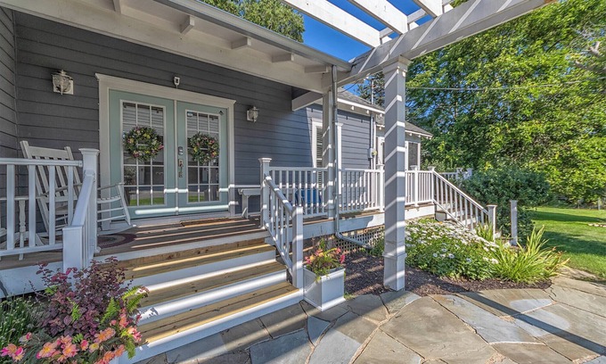 Douglas House | Douglas Cottage - Great location walking distance to both Douglas beach and Downtown!