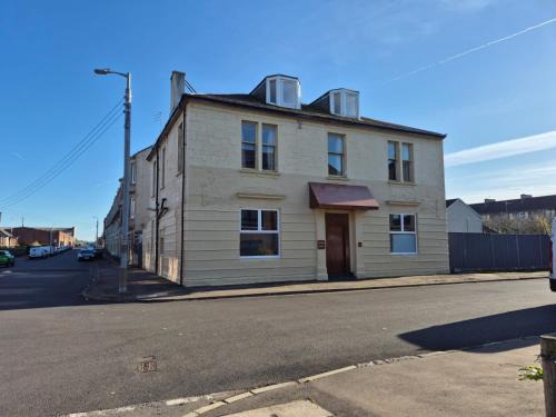 Clydebank Hotel | Douglas Hotel