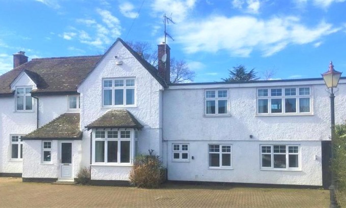 Bishop's Cleeve Bed & Breakfast | Dove House