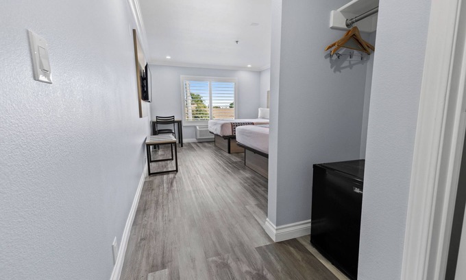 Downey Hotel | Downey Inn