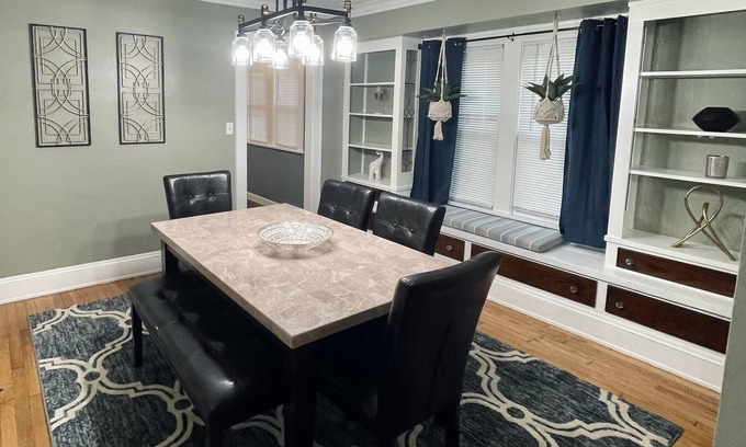 Old Brooklyn Apartment | Downstairs Unit near National Park + Downtown Cleveland