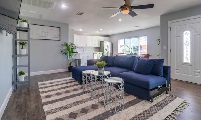 Grant Hill Apartment | Downtown 2 BR | Modern Space | Pool and Jacuzzi