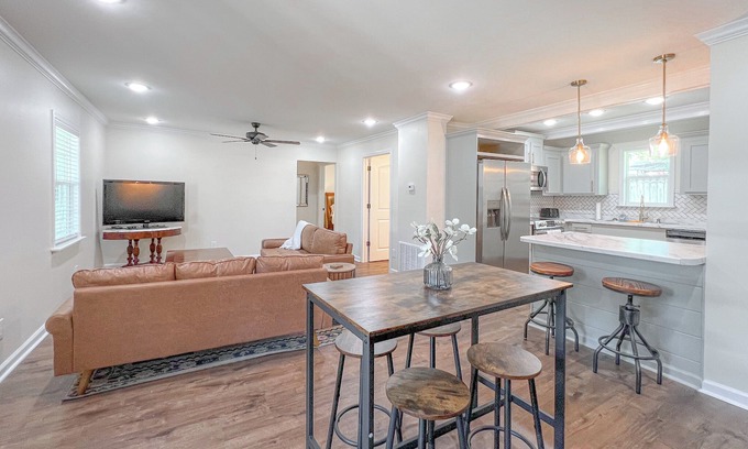 Starkville House | Downtown Access | Modern | Retreat