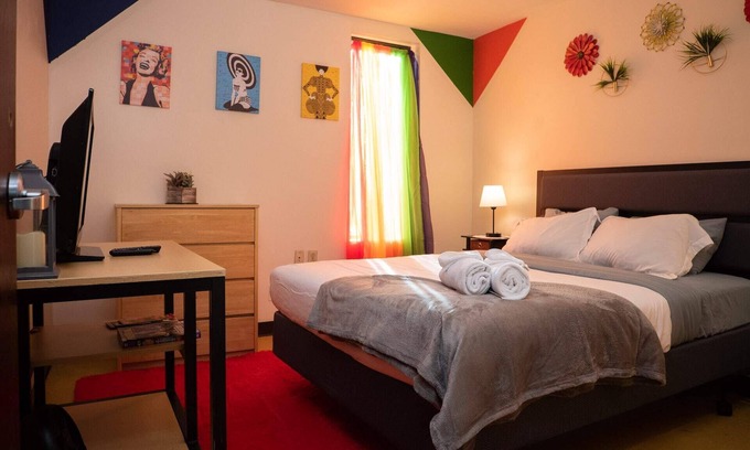 Downtown Pittsburgh Apartment | Downtown Apt | Walk Everywhere | Clean + Safe