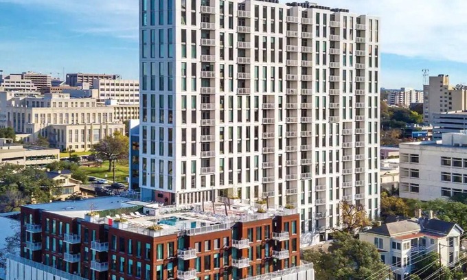 Civic District Condo | Downtown Austin: Luxe 2-Bed Condo with Rooftop Pool & F1 Thrills!n