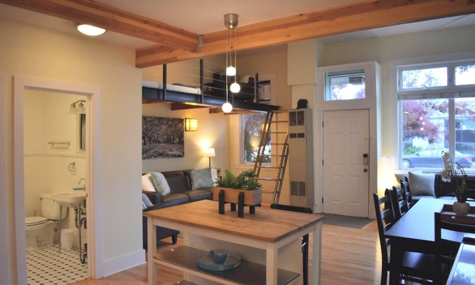 West Woodland House | Downtown Ballard Seattle Near Everything