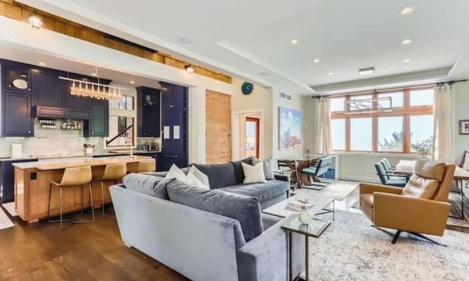 Downtown Apartment | Downtown Boulder Gem – Stylish 5BDR by the Creek
